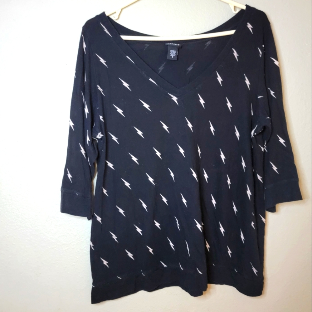 Torrid top size 2 black with lightning bolts